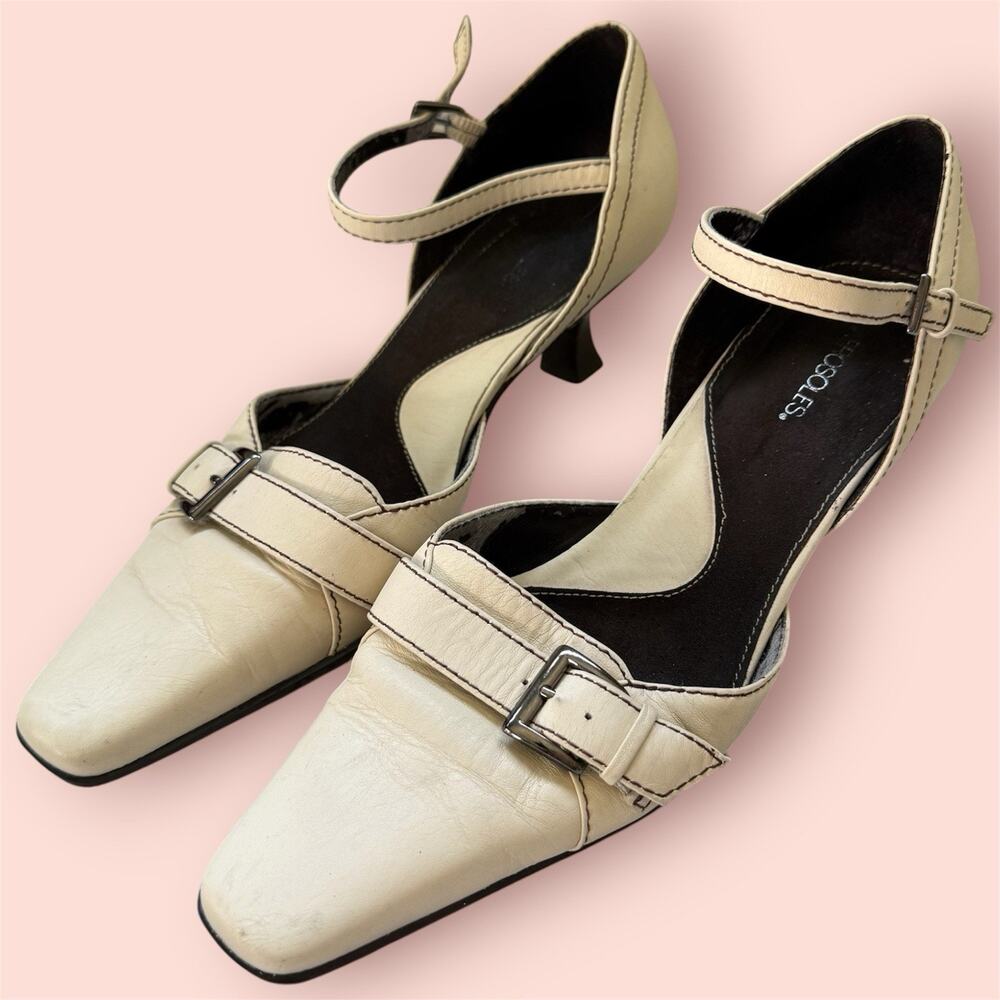 Aerosoles Y2K Kitten Heels Leather Cream Beige Women Size 8 Buckle Strap *READ*